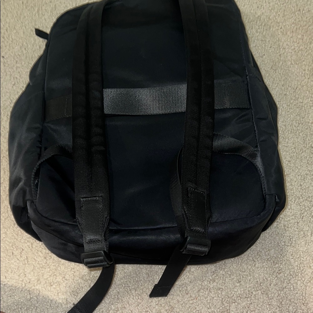 Lululemon backpack - Picture 15 of 16